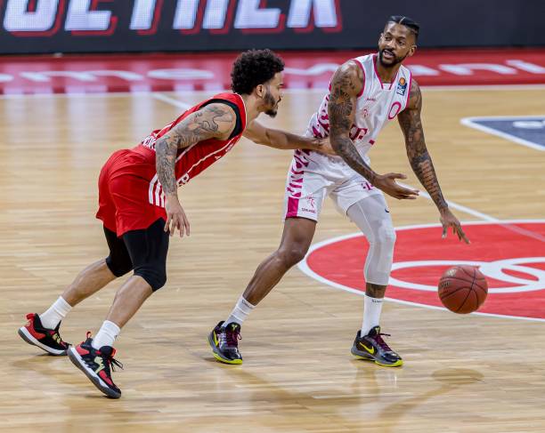 也暗示了他 也暗示了他